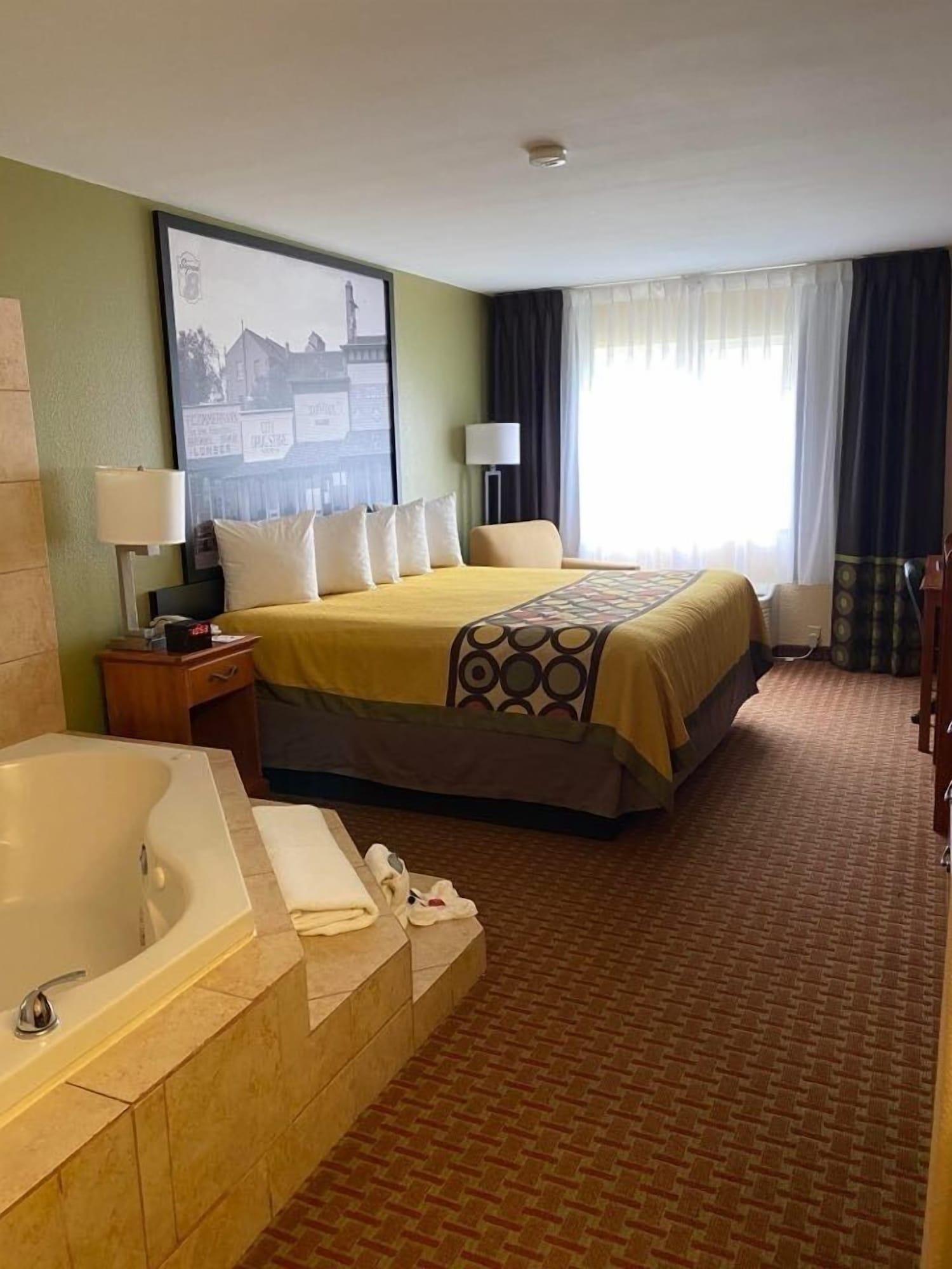 Super 8 By Wyndham Great Bend Hotel Екстериор снимка