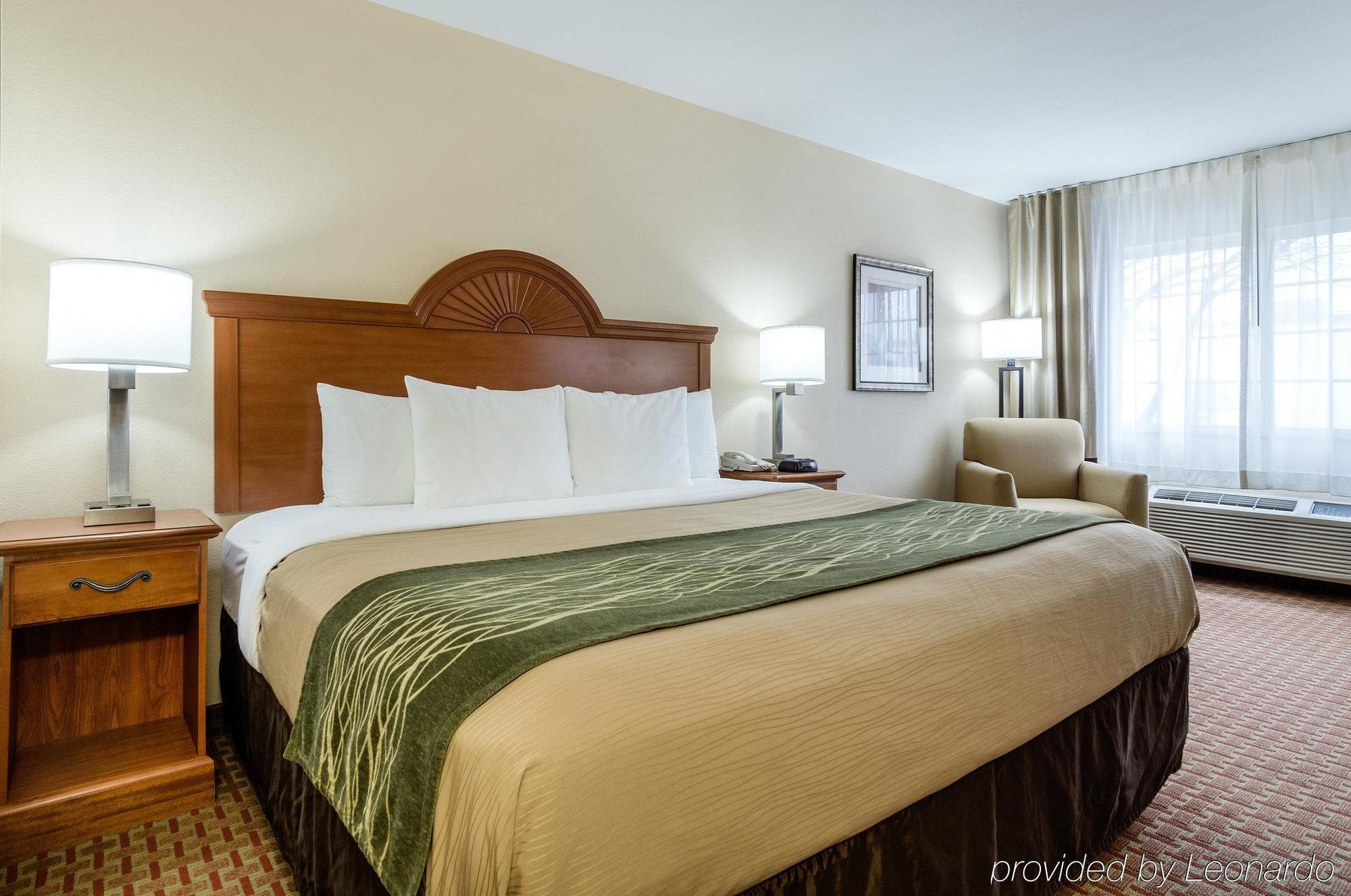 Super 8 By Wyndham Great Bend Hotel Екстериор снимка