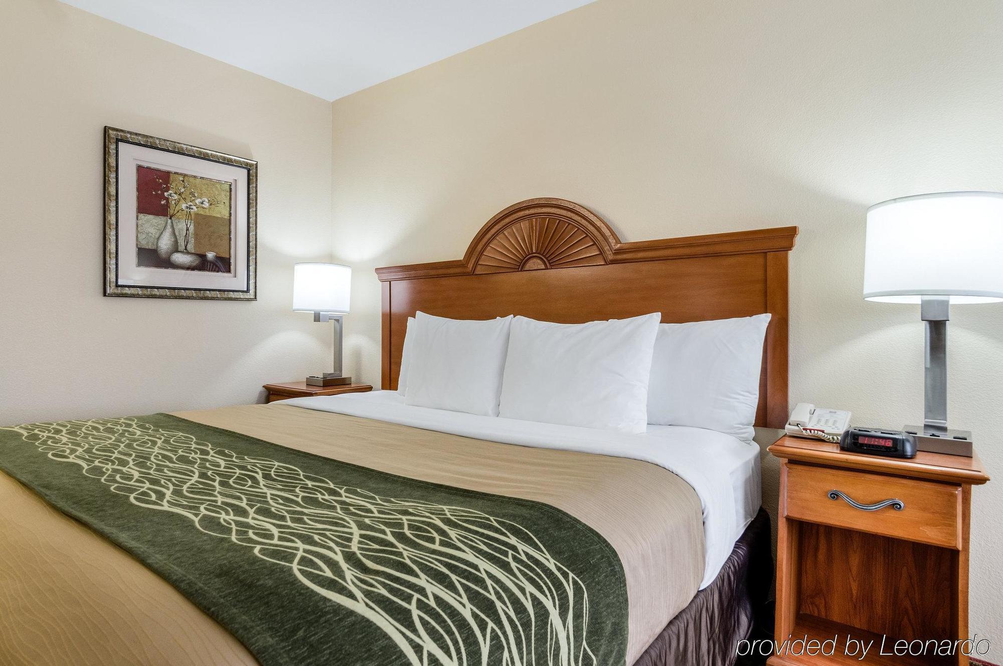 Super 8 By Wyndham Great Bend Hotel Екстериор снимка