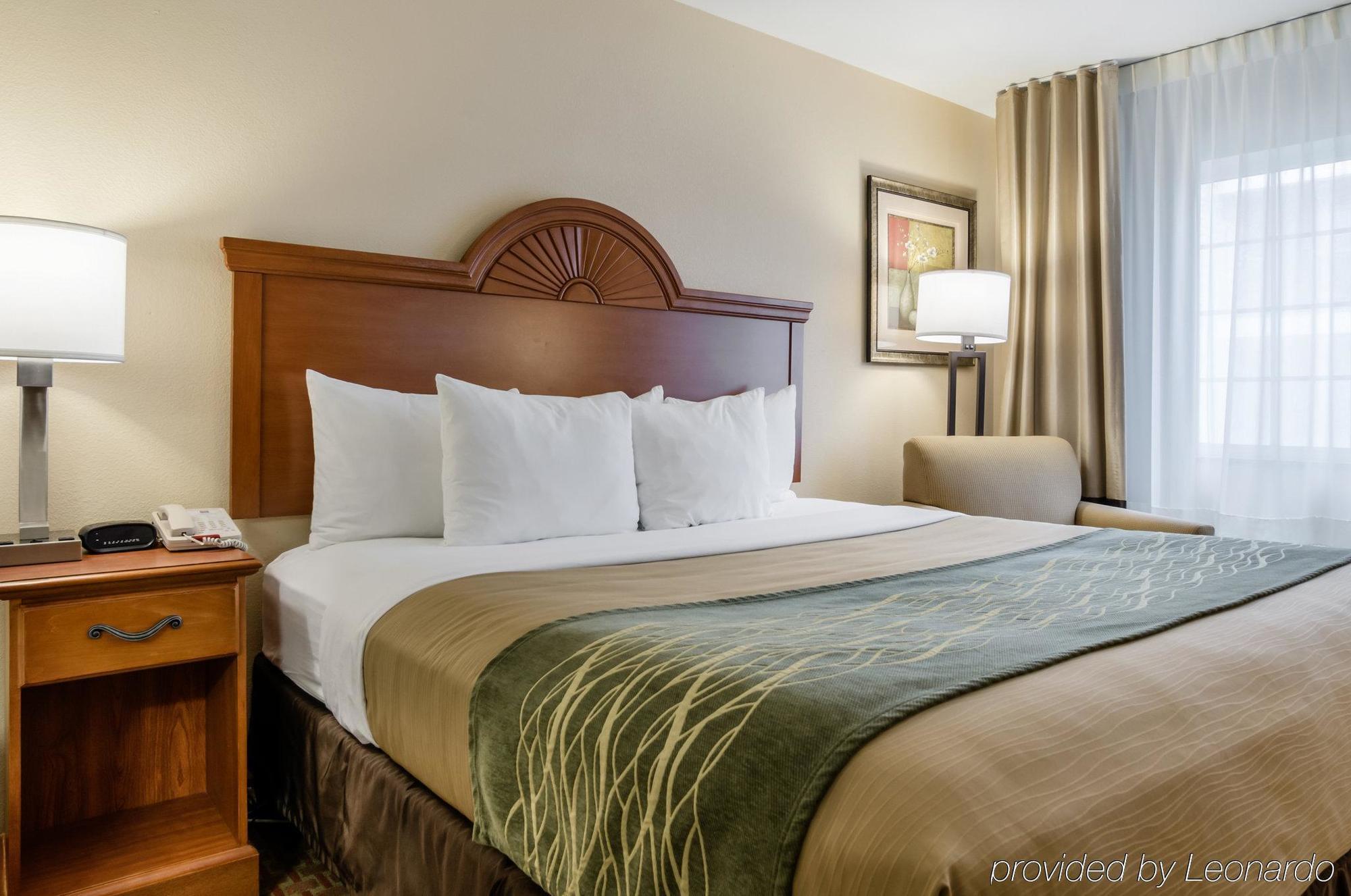 Super 8 By Wyndham Great Bend Hotel Екстериор снимка