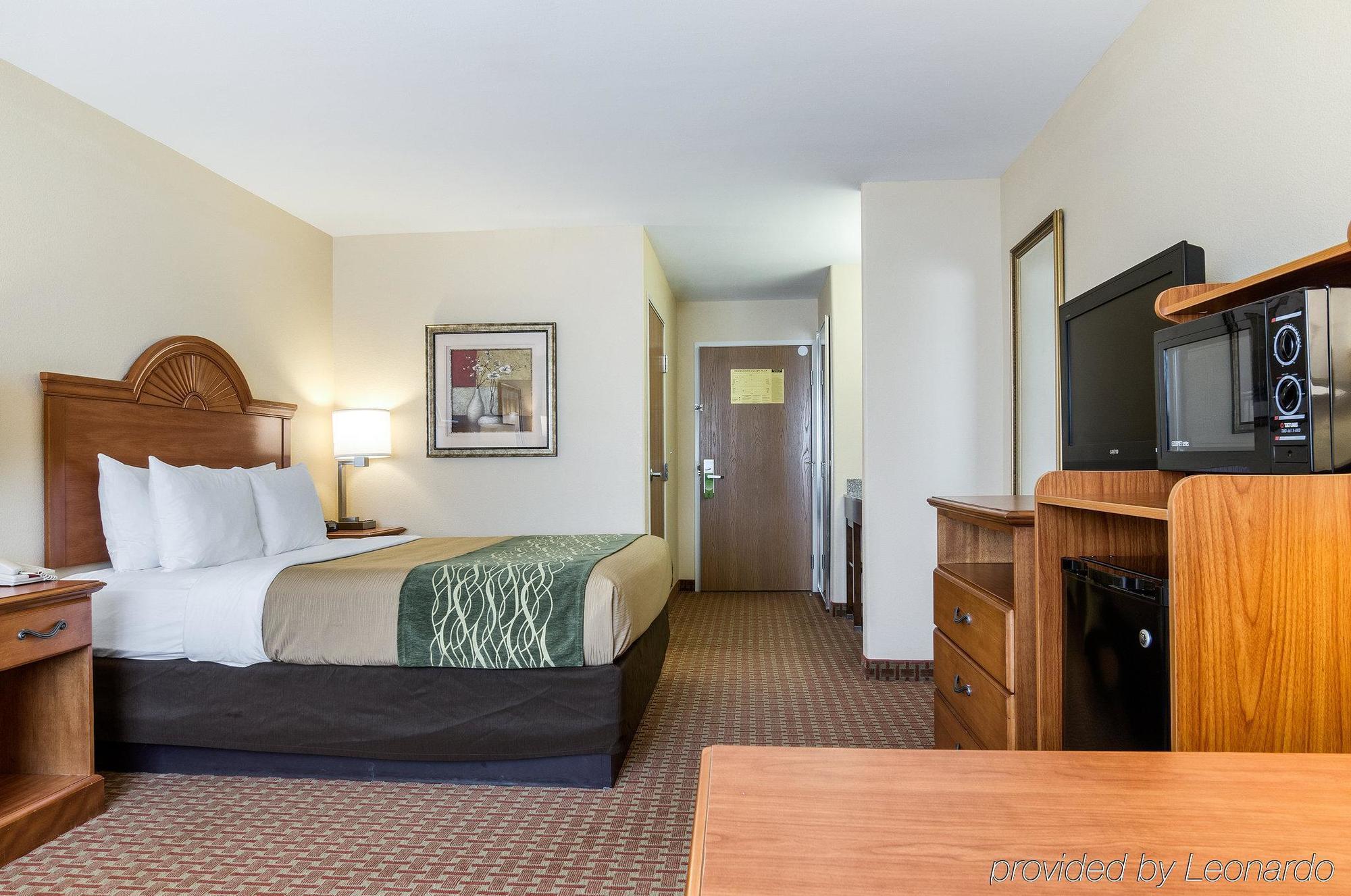 Super 8 By Wyndham Great Bend Hotel Екстериор снимка