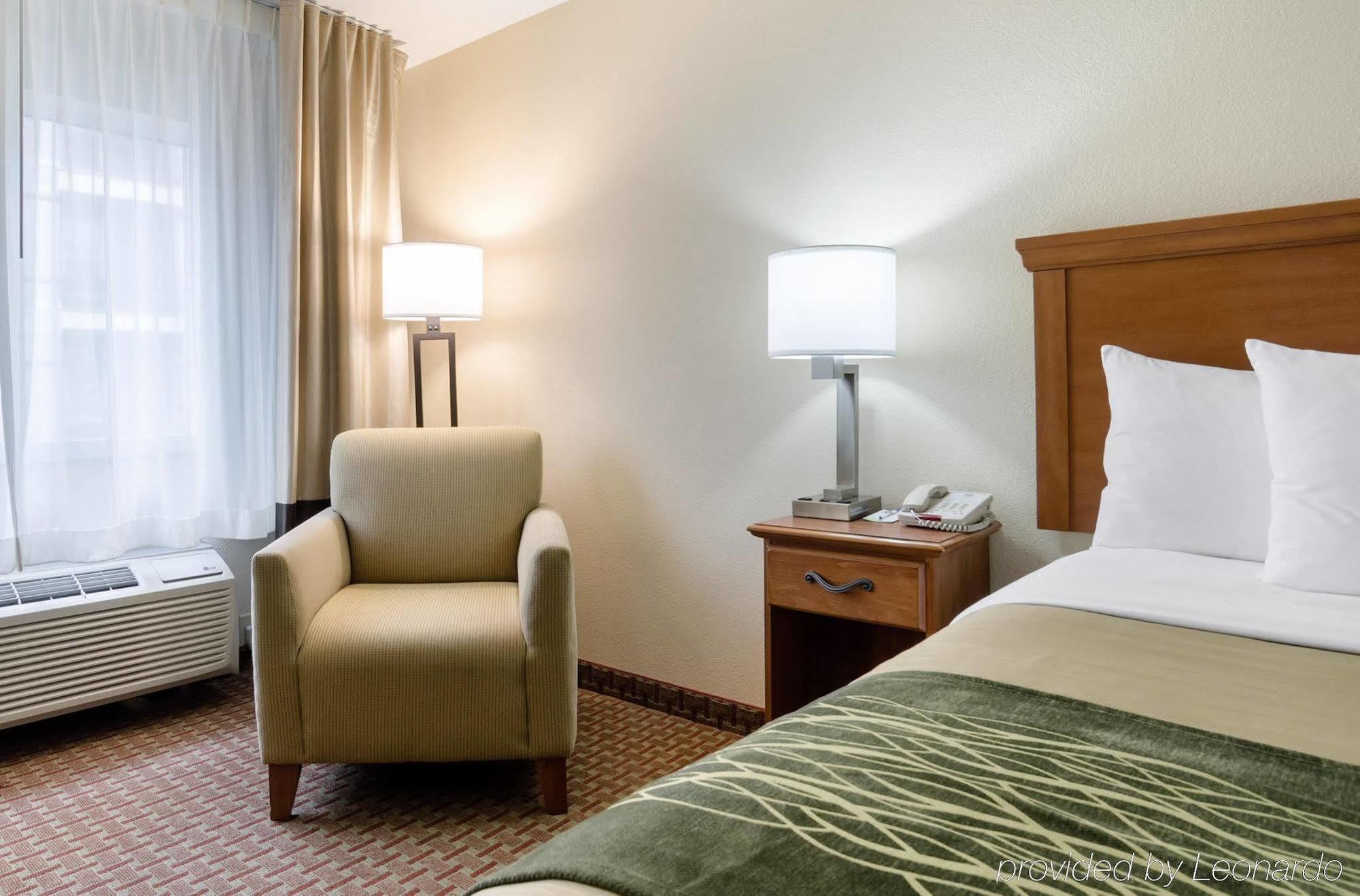 Super 8 By Wyndham Great Bend Hotel Екстериор снимка