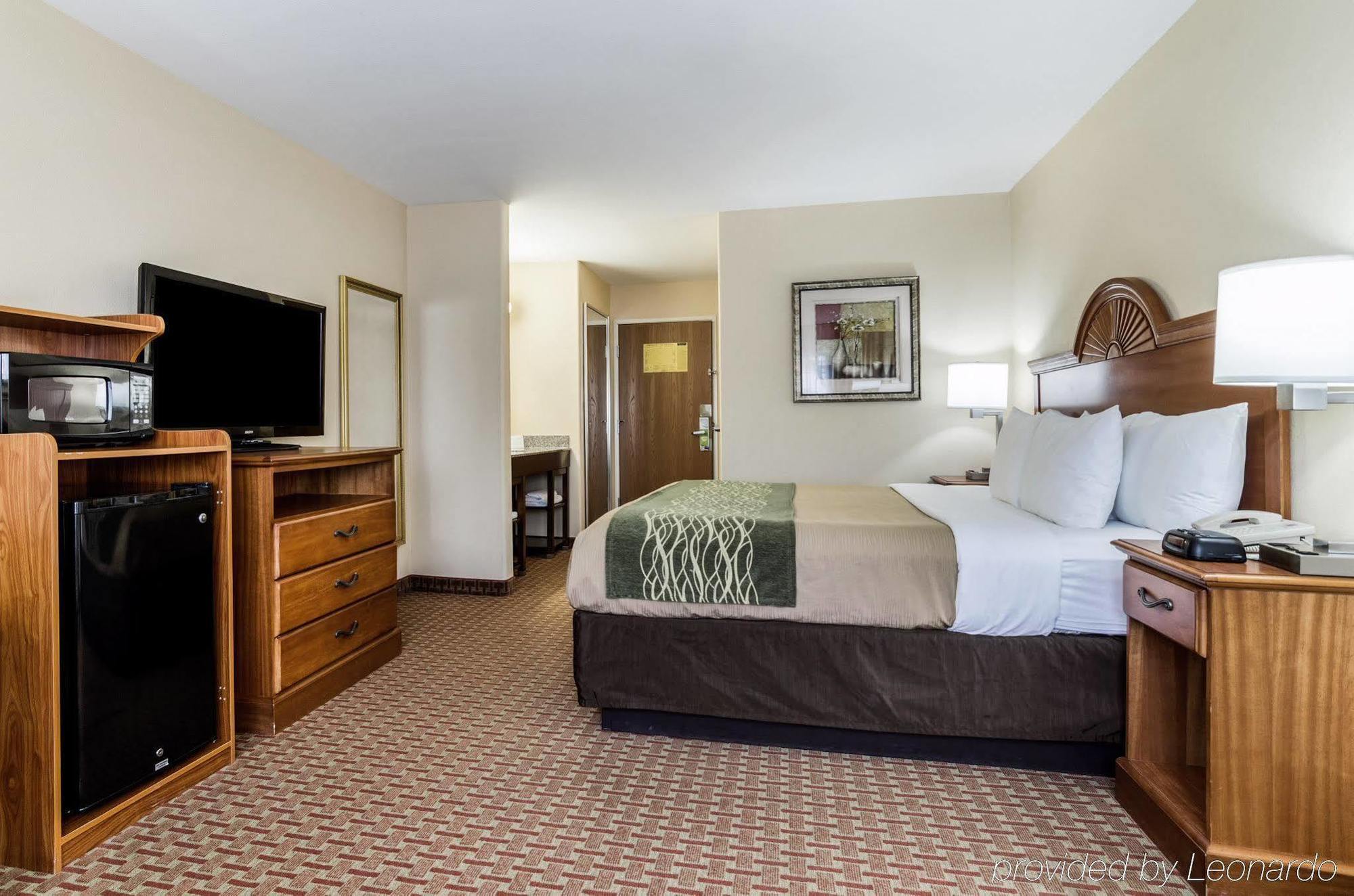 Super 8 By Wyndham Great Bend Hotel Екстериор снимка