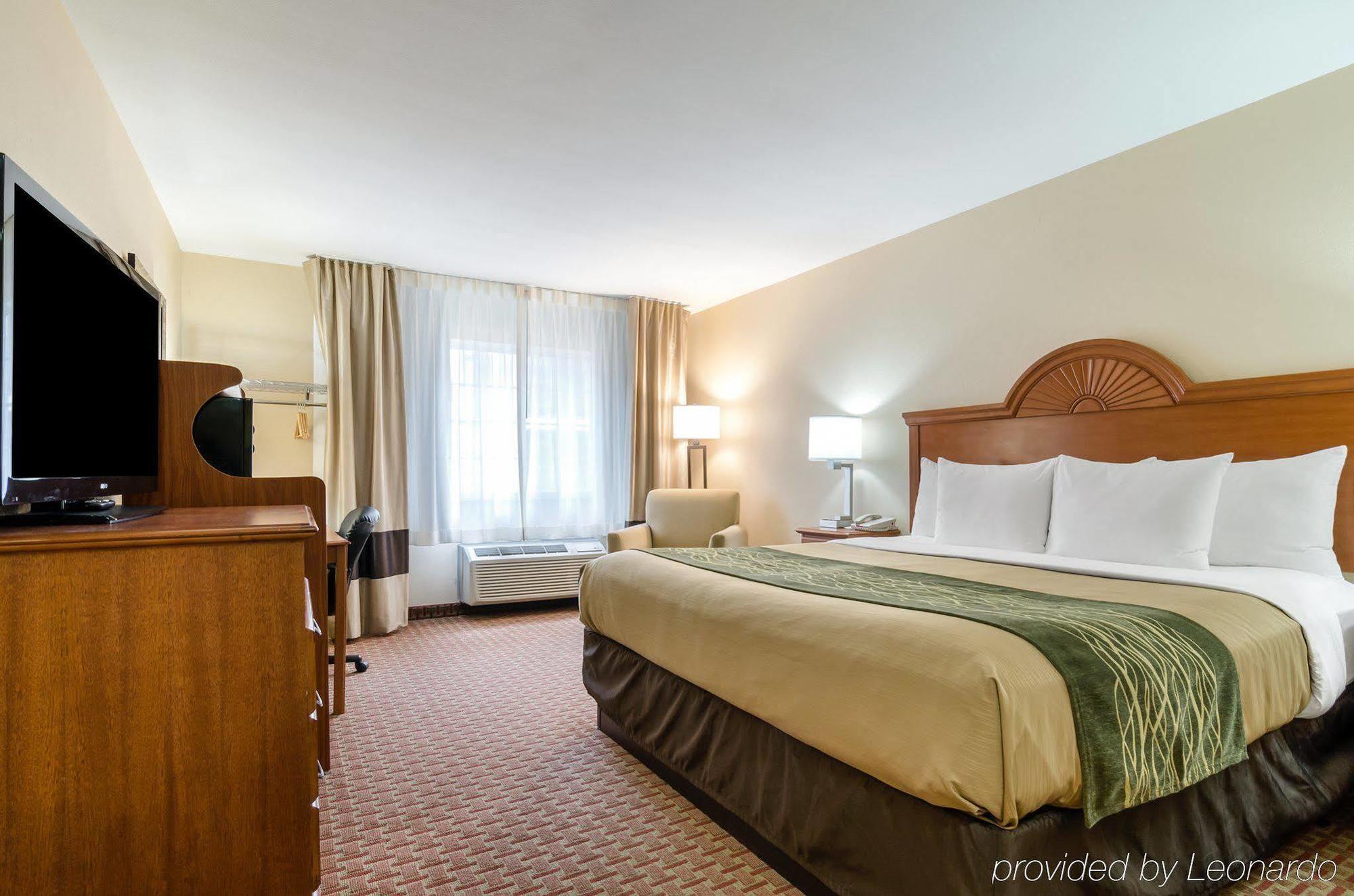 Super 8 By Wyndham Great Bend Hotel Екстериор снимка