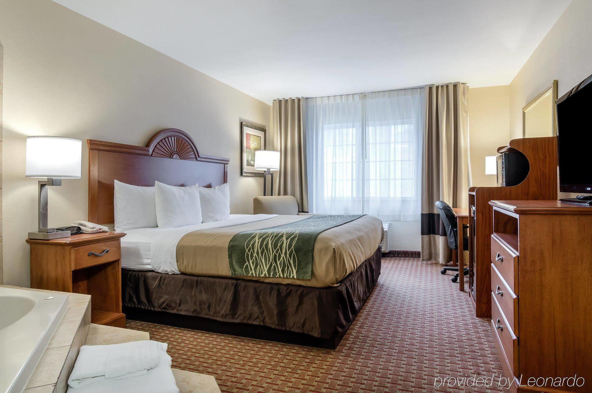 Super 8 By Wyndham Great Bend Hotel Екстериор снимка