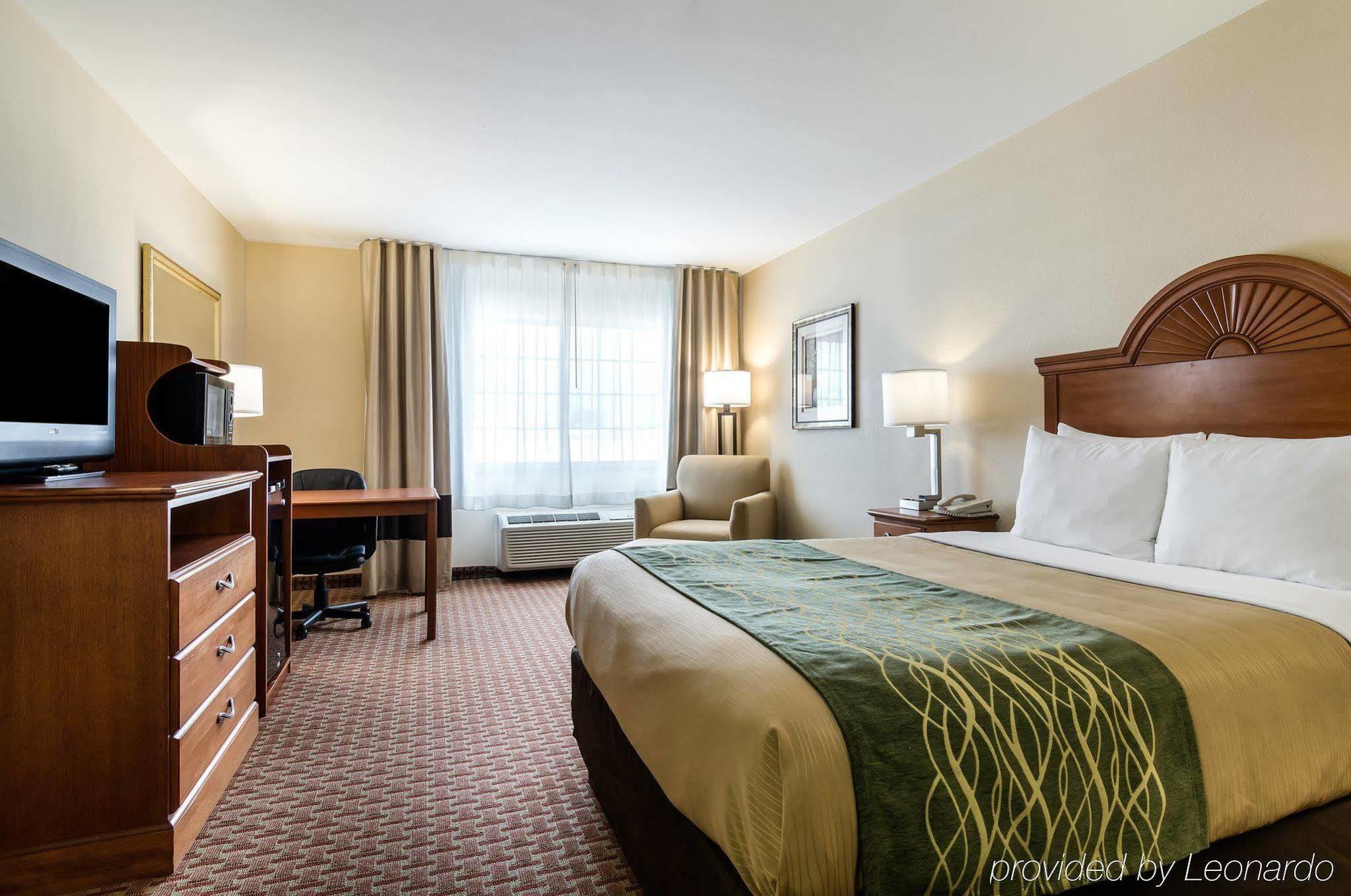 Super 8 By Wyndham Great Bend Hotel Екстериор снимка