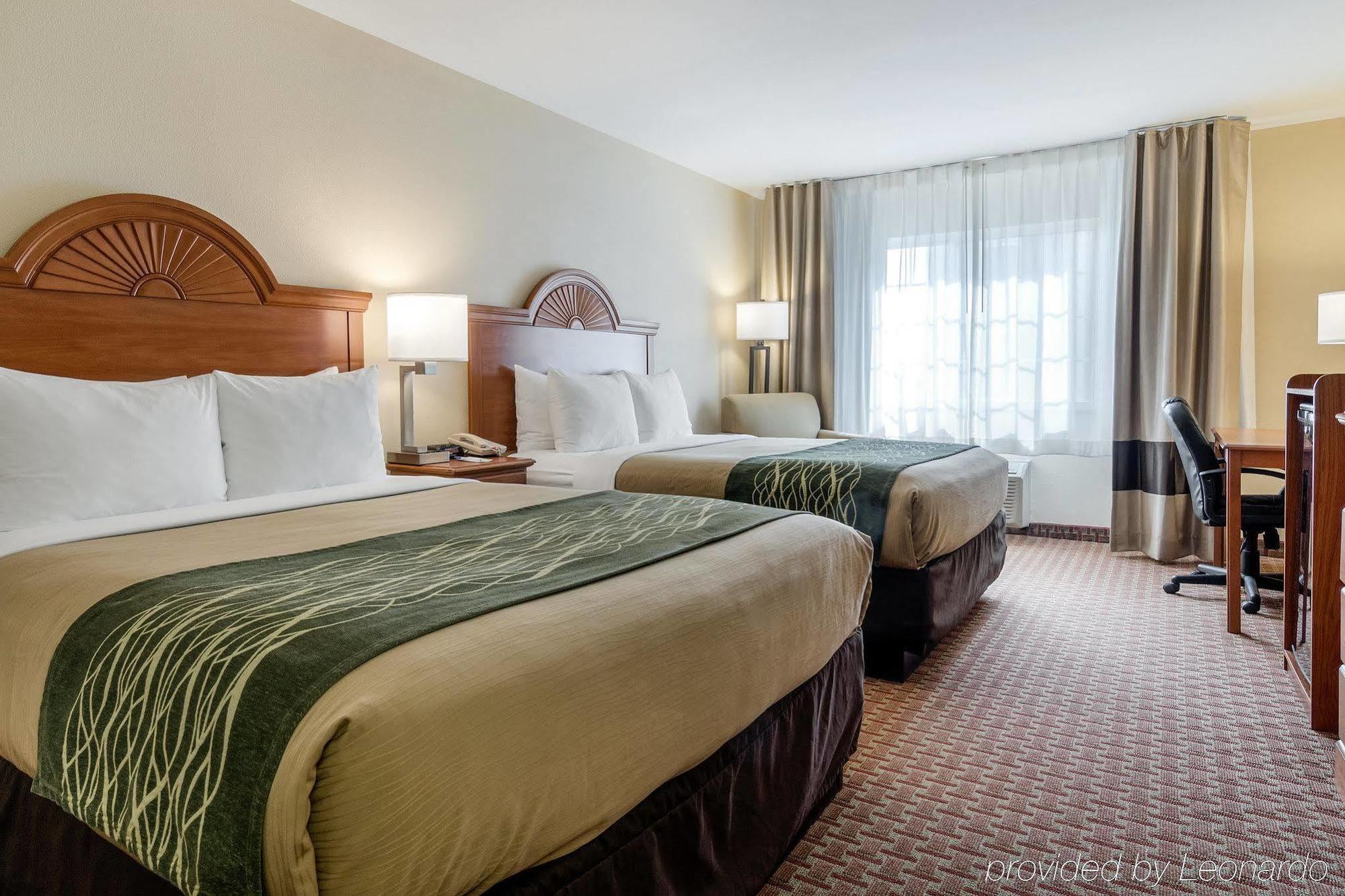 Super 8 By Wyndham Great Bend Hotel Екстериор снимка