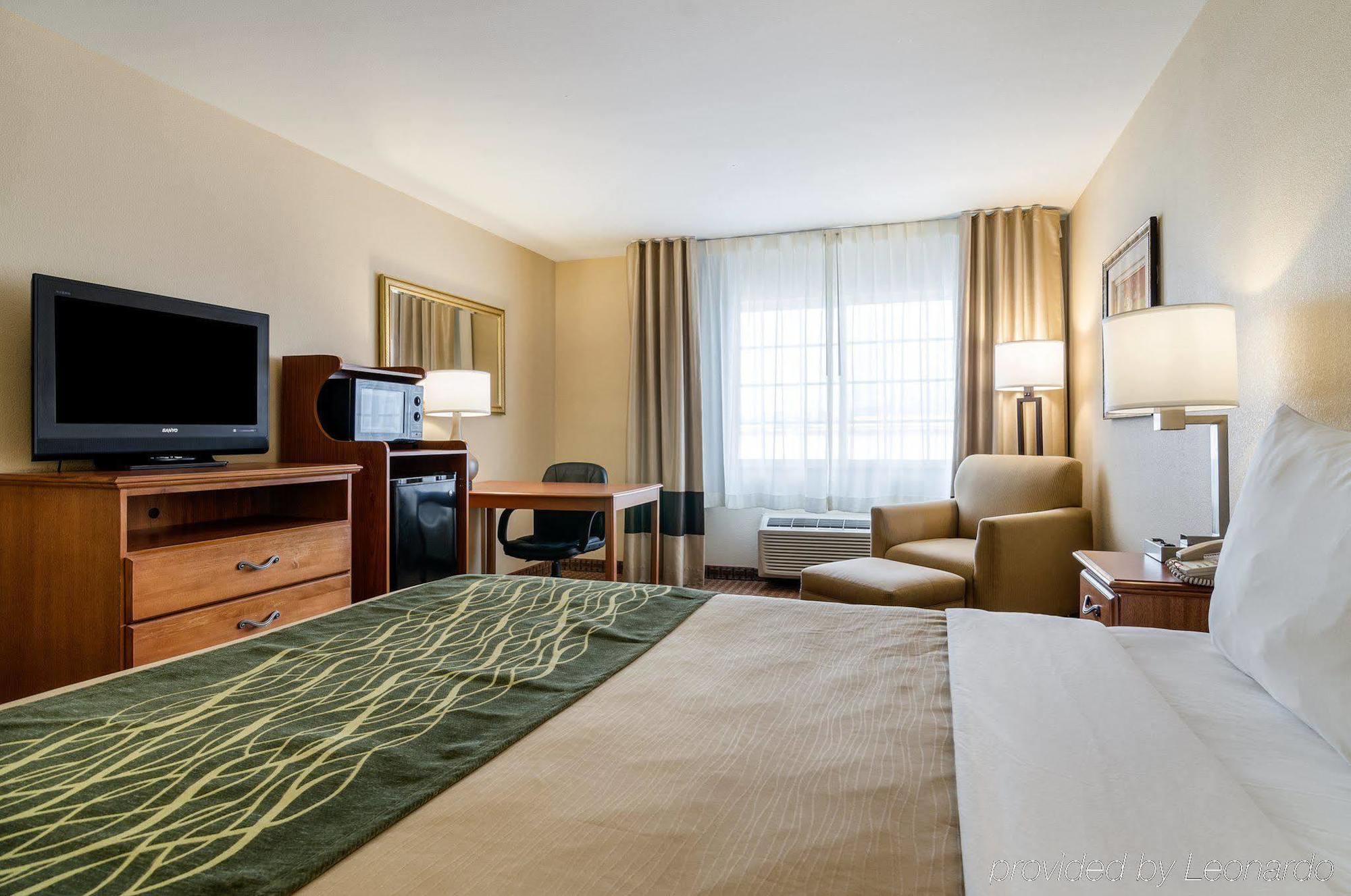 Super 8 By Wyndham Great Bend Hotel Екстериор снимка