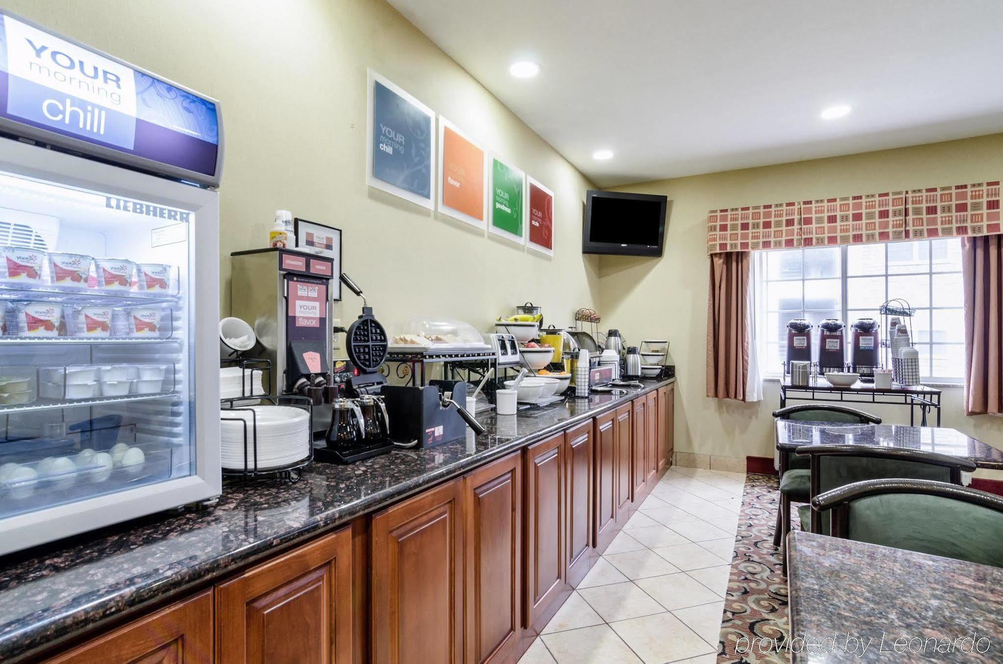 Super 8 By Wyndham Great Bend Hotel Екстериор снимка