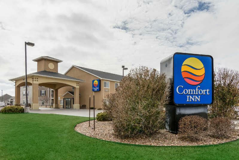 Super 8 By Wyndham Great Bend Hotel Екстериор снимка