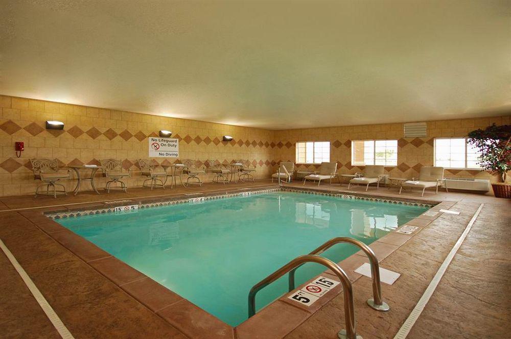 Super 8 By Wyndham Great Bend Hotel Съоръжения снимка