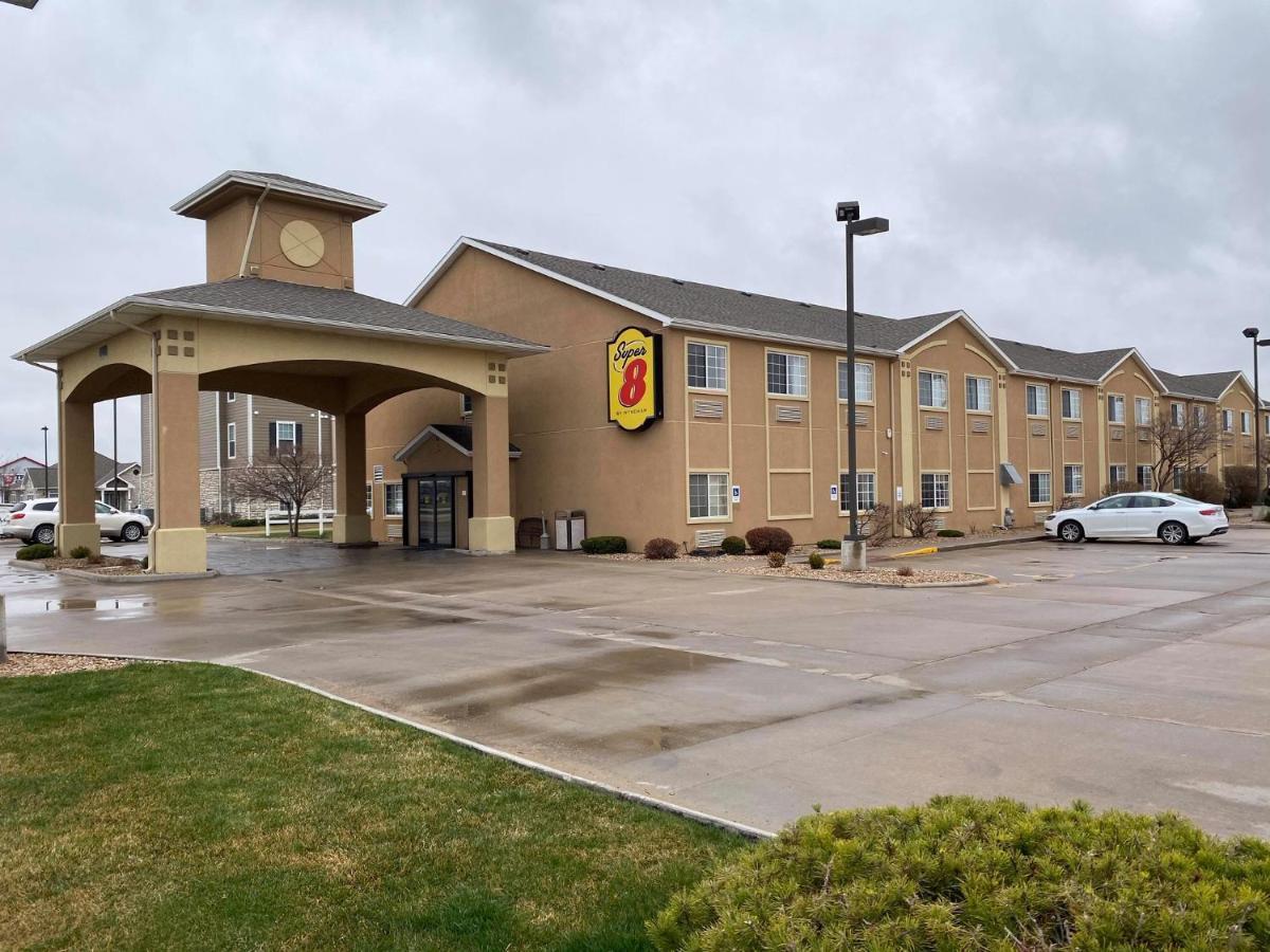 Super 8 By Wyndham Great Bend Hotel Екстериор снимка